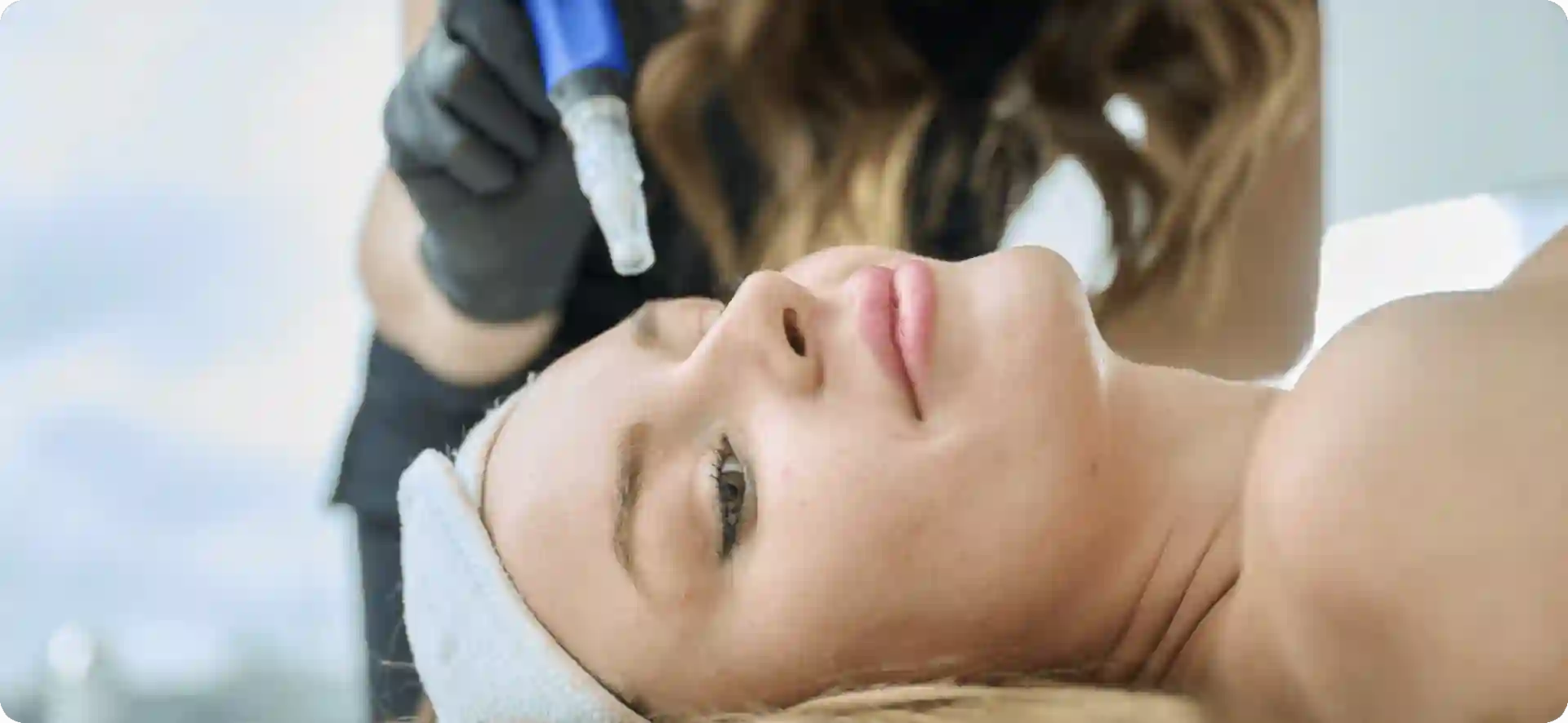 How Do Microneedles Trigger New Collagen and Elastin in Loose Skin Warwick?